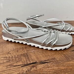New Marc Fisher Joylyn Silver Gladiator Strappy Platform Sandals Women Size 9.5